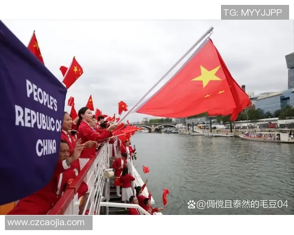 足球明星与他们的国旗:展现激情与荣耀的视觉盛宴 足球明星与他们的国旗:展现激情与荣耀的视觉盛宴